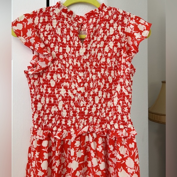 NWT Smocked Dress with side slit in beautiful floral pattern. - Picture 4 of 8
